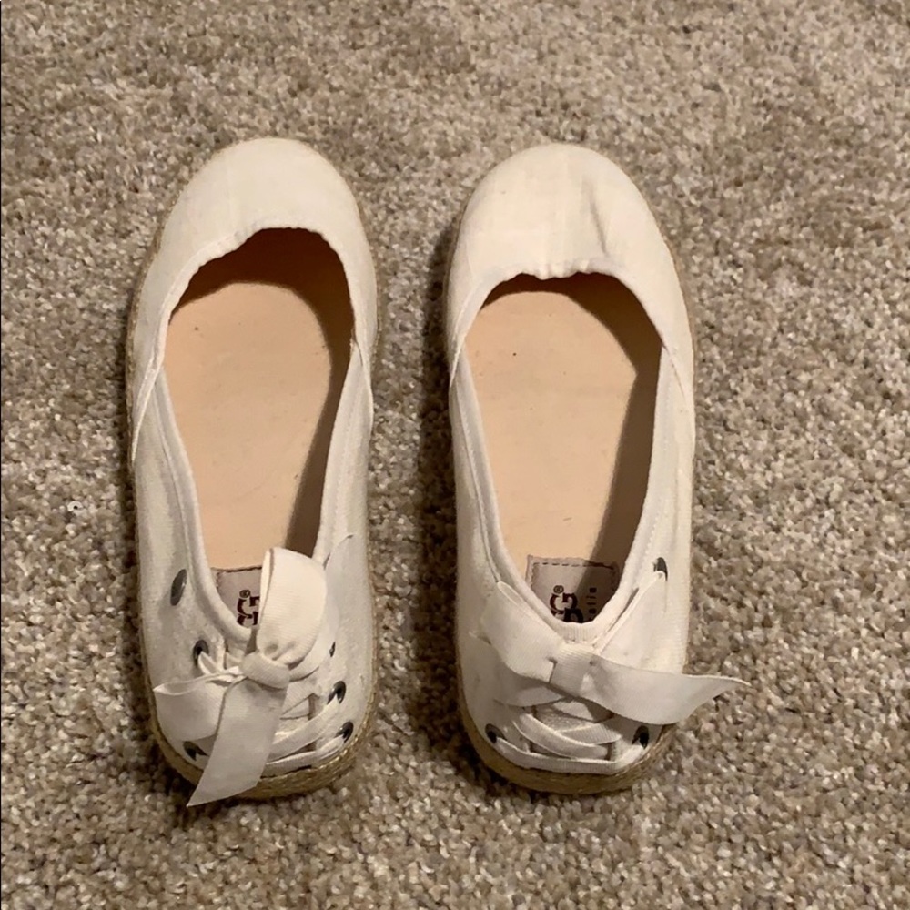 🤍White Slip on UGG🤍